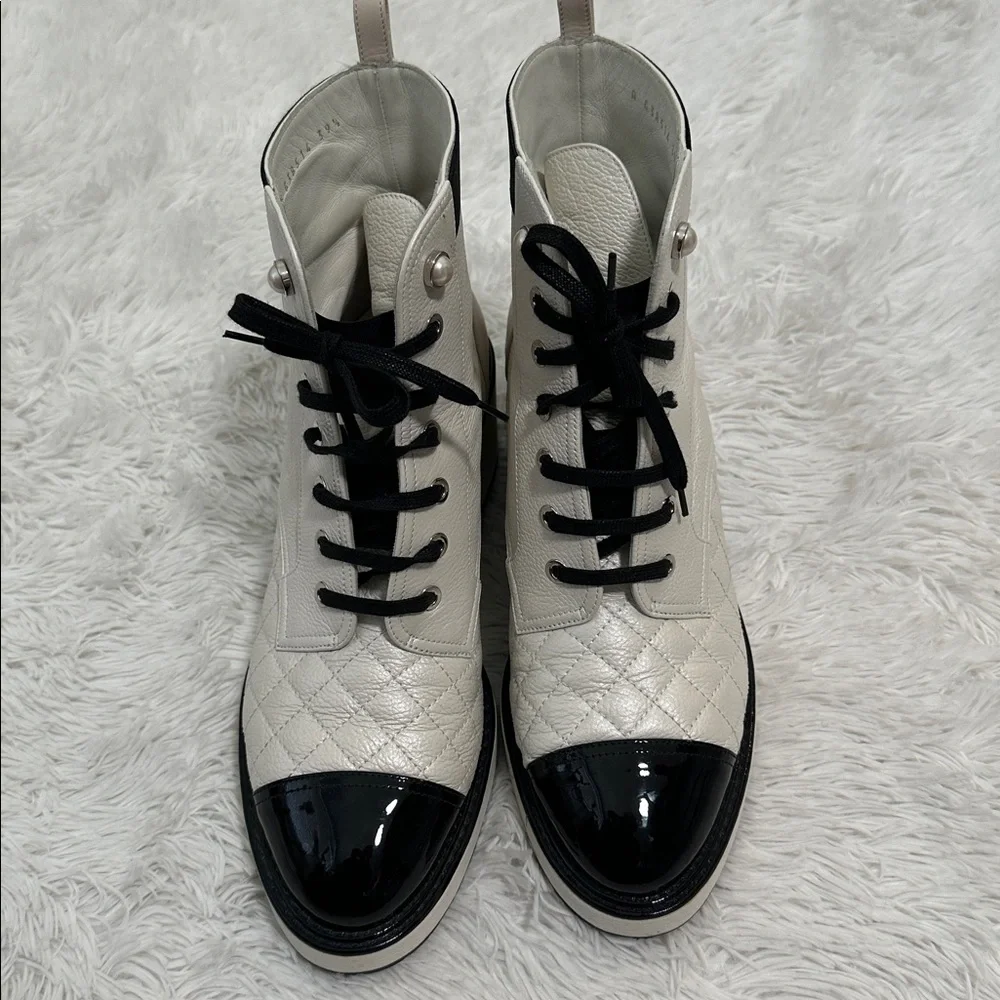 ❤️ AUTHENTIC! Chanel White Leather Lace Up Boots with Faux Pearl Detail